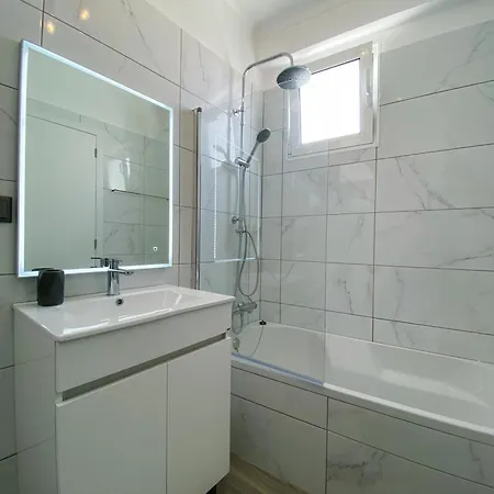 Village Square Coastal 2f *