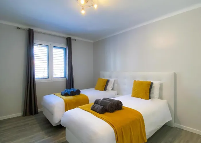 Village Square Coastal 2f *