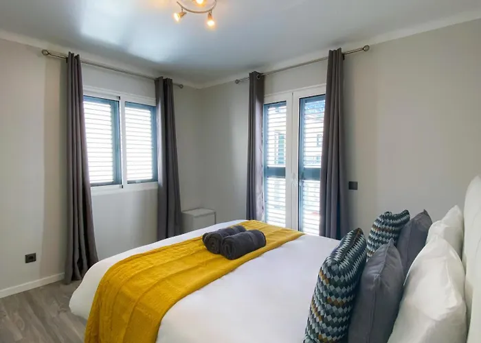 Village Square Coastal 2f *